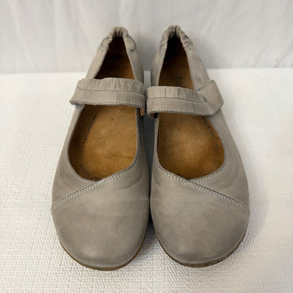 Taos Footwear Gray Flats - Picture 3 of 9